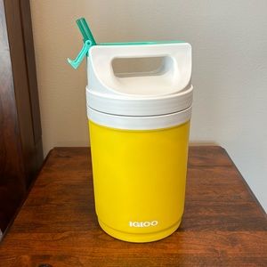 Igloo Playmate half gallon jug